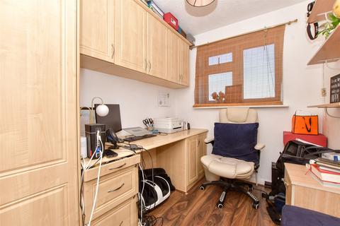 126 Kelvin Gardens, Croydon, CR0 4US