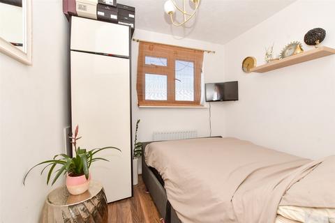 126 Kelvin Gardens, Croydon, CR0 4US