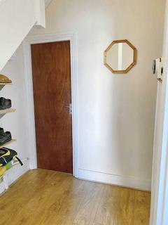 1 bedroom in a flat share to rent, Dumont Road, London N16