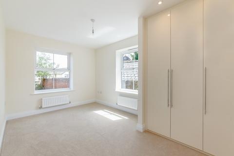 2 bedroom flat to rent, Bridge Street, Walton-On-Thames, KT12