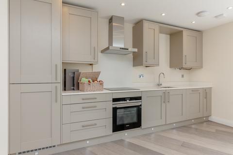 2 bedroom flat to rent, Bridge Street, Walton-On-Thames, KT12