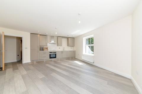 2 bedroom flat to rent, Bridge Street, Walton-On-Thames, KT12