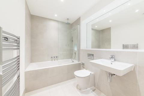 2 bedroom flat to rent, Bridge Street, Walton-On-Thames, KT12