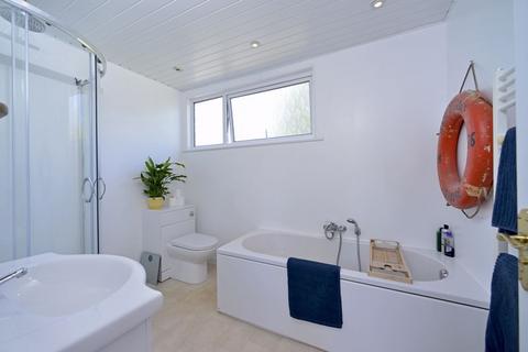 1 Bushfield, Plaistow, Billingshurst, RH14 0AF