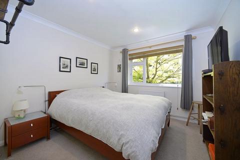 1 Bushfield, Plaistow, Billingshurst, RH14 0AF