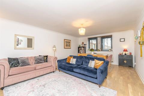 3 bedroom flat for sale, 31/4 Ocean Drive, Edinburgh, EH6