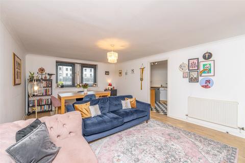 31/4 Ocean Drive, Edinburgh, EH6 6JL