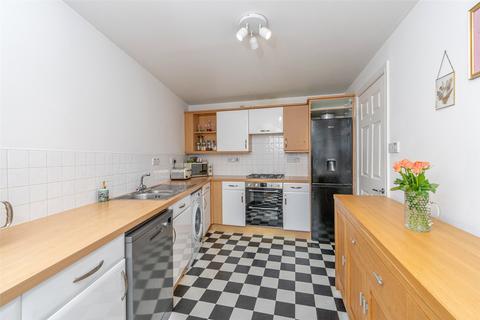 31/4 Ocean Drive, Edinburgh, EH6 6JL