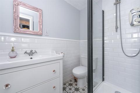 31/4 Ocean Drive, Edinburgh, EH6 6JL