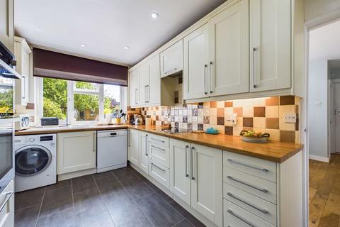 15 Foxon Lane, Caterham, CR3 5SG