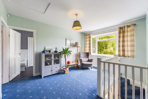 15 Foxon Lane, Caterham, CR3 5SG