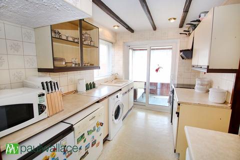 2 Warwick Drive, Cheshunt, Waltham Cross, EN8 0BW