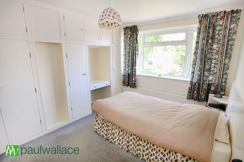 2 Warwick Drive, Cheshunt, Waltham Cross, EN8 0BW