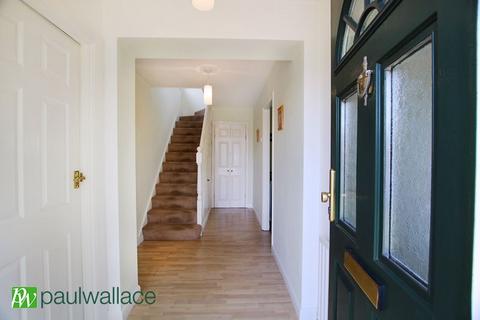 2 Warwick Drive, Cheshunt, Waltham Cross, EN8 0BW