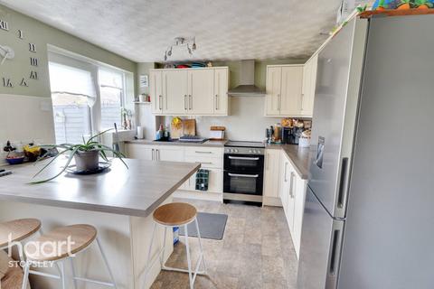 3 bedroom terraced house for sale, Claverley Green, Luton