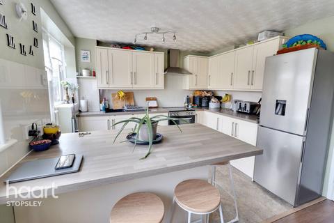 33 Claverley Green, Luton, LU2 8TB