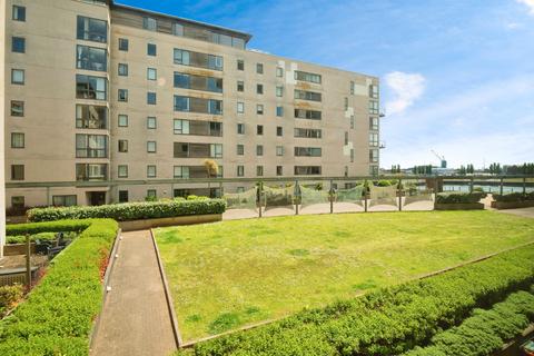 2 bedroom apartment to rent, Altair House, Celestia, Cardiff Bay