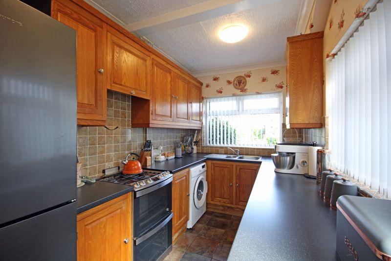 Brettell Lane, Stourbridge DY8 3 bed semidetached house for sale £