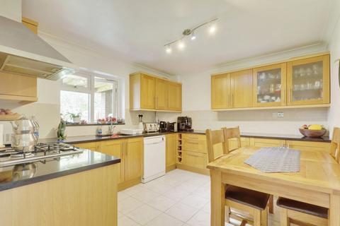 3 bedroom semi-detached house for sale, Nightingale Close, Southend-on-sea, SS2