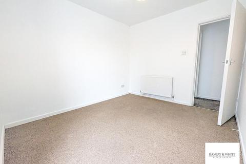 1 bedroom flat to rent, Station Street, Aberdare, Mid Glamorgan, CF44 7DT