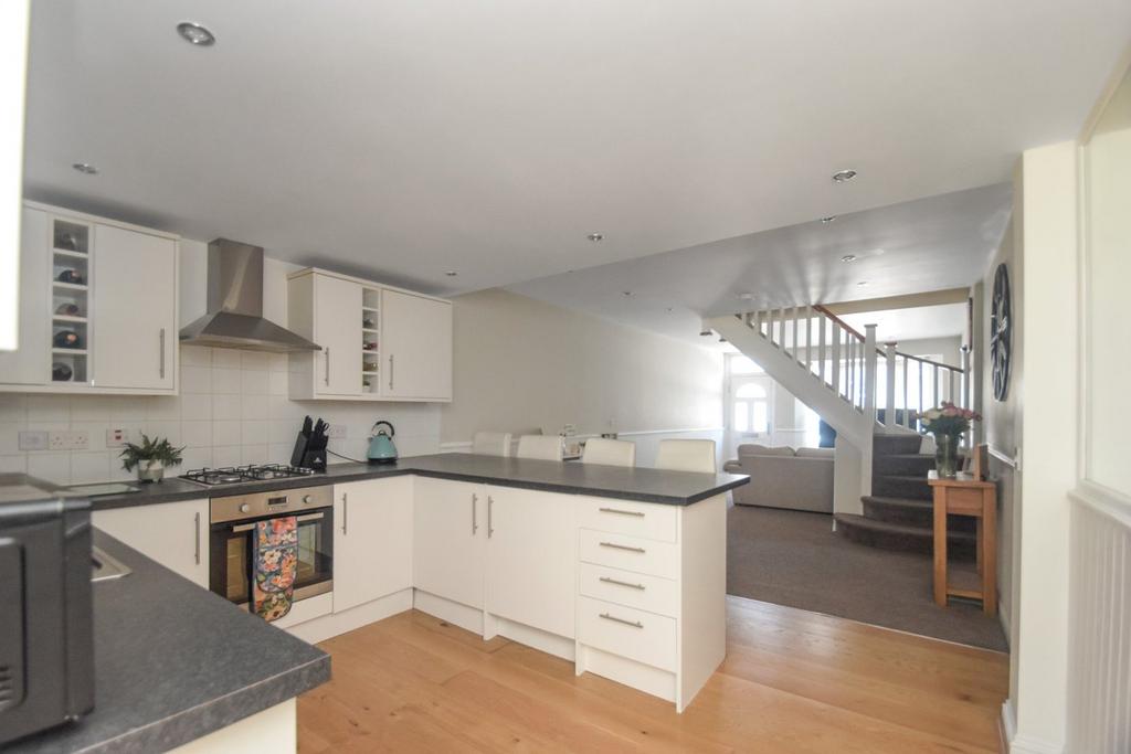 Albany Road, Gillingham, ME7 3 bed terraced house for sale £270,000