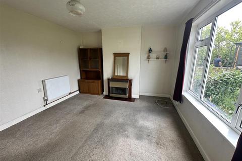3 bedroom semi-detached house to rent, Fingringhoe Road, Colchester CO2