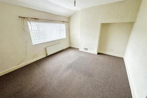 1 bedroom house to rent, Railway Street, Southport