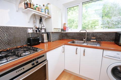 128 Runnymede, London, SW19 2PH