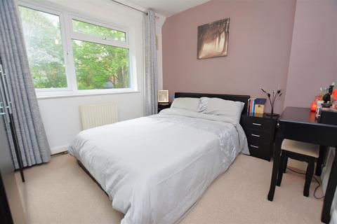 128 Runnymede, London, SW19 2PH