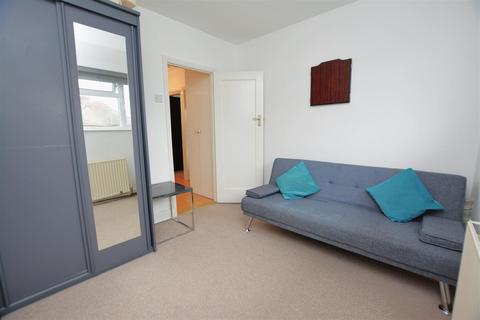 128 Runnymede, London, SW19 2PH