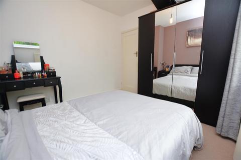 128 Runnymede, London, SW19 2PH