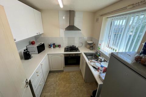 2 bedroom bungalow to rent, Spencer Street, Oldham, OL1 3QF