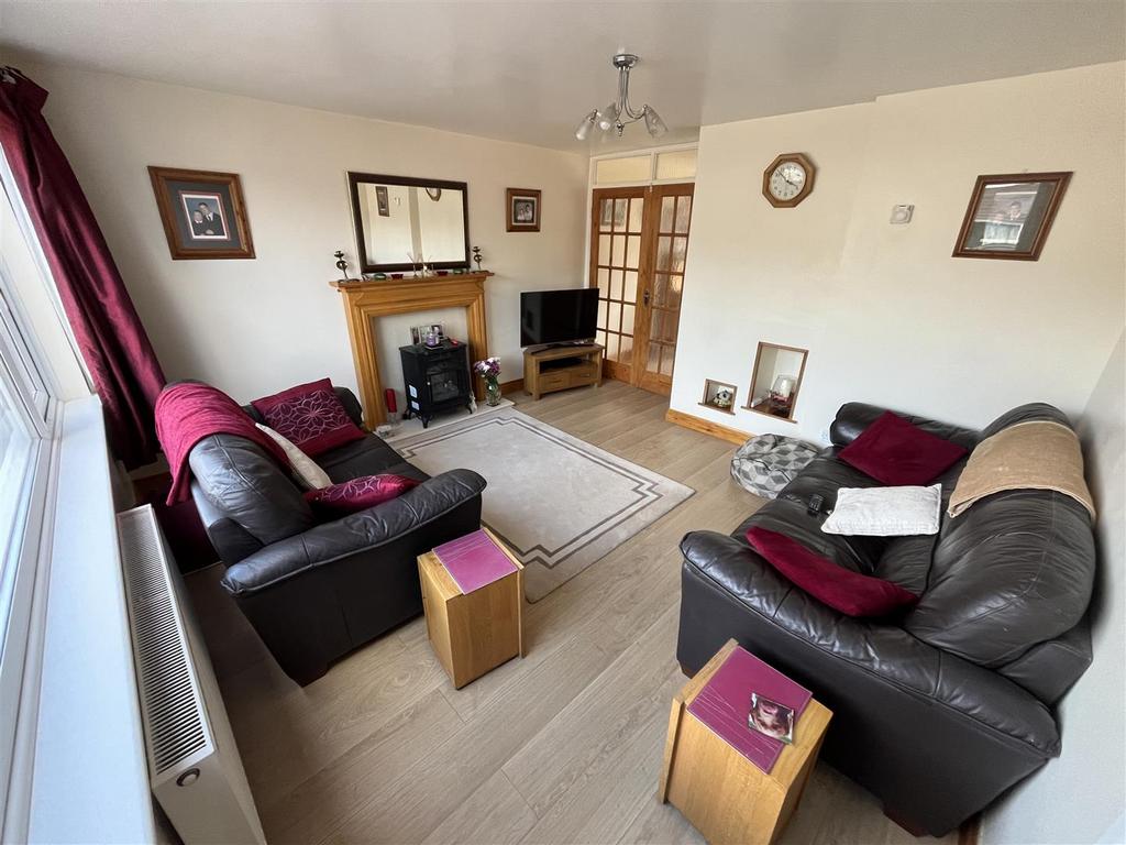 Hardens Mead, Chippenham 3 bed semidetached house for sale £315,000