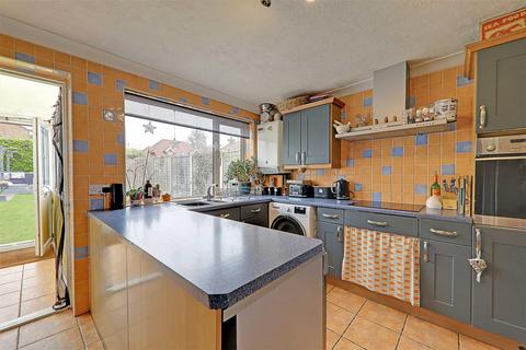 4 bedroom chalet for sale, Salvington Gardens, Worthing BN13