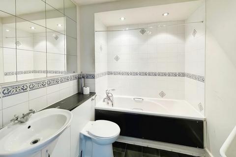 2 bedroom flat to rent, Northppont, Sherman Road, Bromley