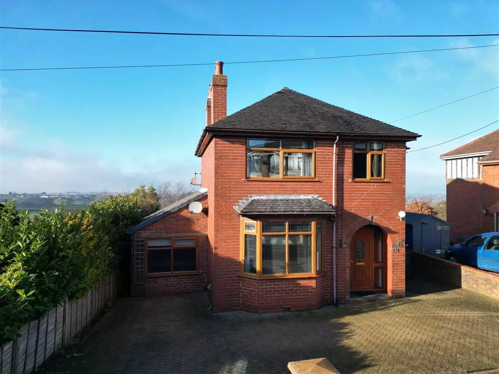 4 bedroom detached house to rent