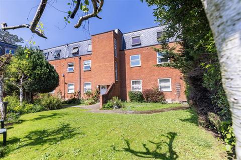 2 bedroom flat for sale, Redgrove House, Stonards Hill, Epping