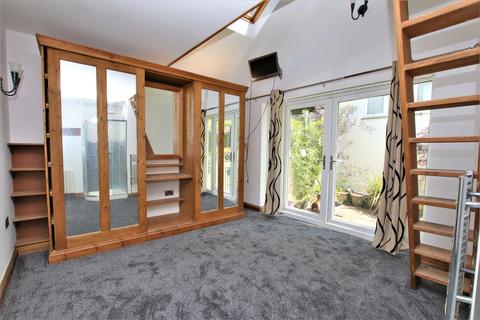 3 bedroom terraced house to rent, Slade Road, Devon EX34