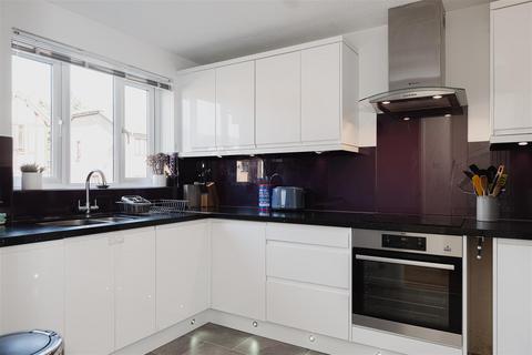 78 Alpine Road, Redhill, RH1 2LF