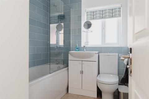78 Alpine Road, Redhill, RH1 2LF