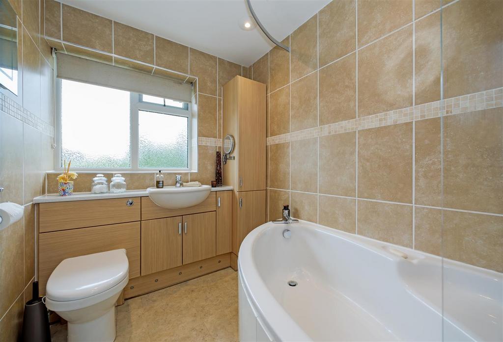 Bathroom 1 1 N9 A2414-Enhanced-NR.jpg