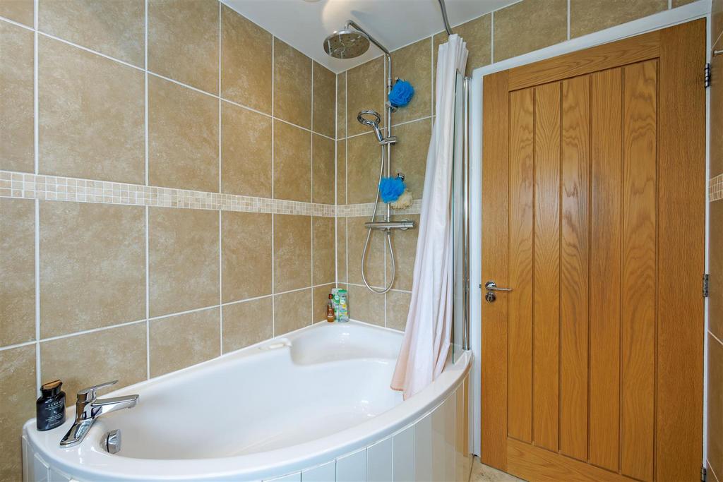 Bathroom 1.1 1 N9 A2420-Enhanced-NR.jpg