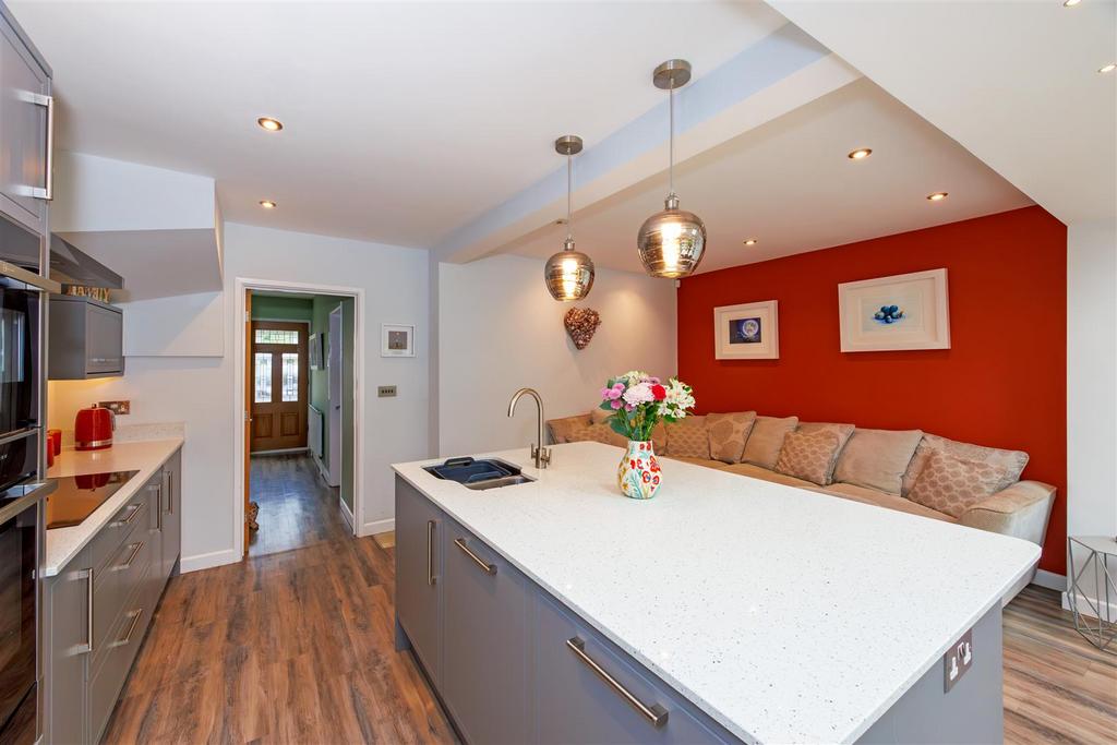 Kitchen 4 1 N9 A2163-Enhanced-NR.jpg