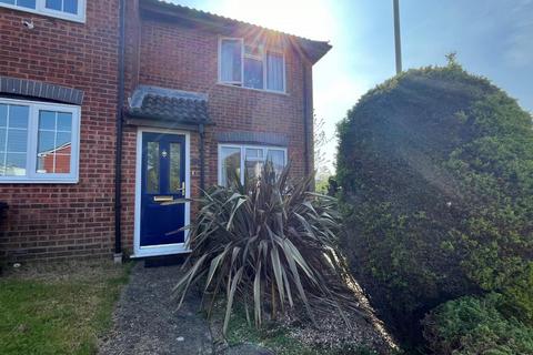 2 bedroom end of terrace house to rent, Drake Road, Willesborough, Ashford