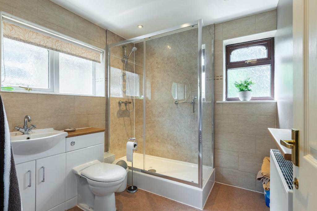 SHOWER ROOM-1.jpg