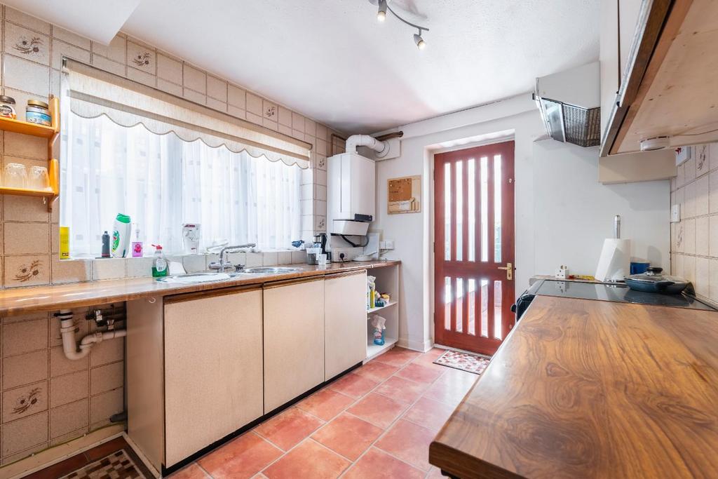 KITCHEN-1.jpg