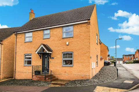 4 bedroom detached house for sale, Stone Close, Wellingborough NN8