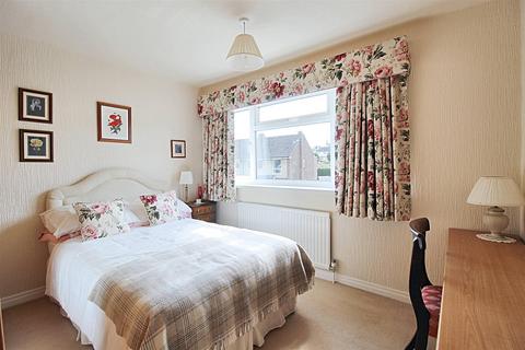4 bedroom detached house for sale, Fenay Crescent, Almondbury, Huddersfield, HD5 8XY