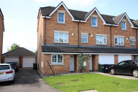 3 bedroom townhouse for sale, Forestdale Way, Shipley