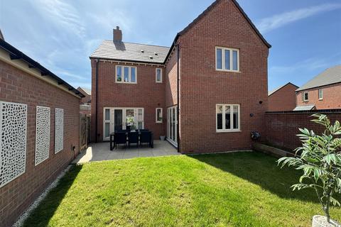 4 bedroom detached house for sale, Greenfield Avenue, Lutterworth